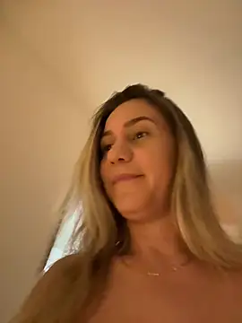 Snapshot of Betinhaalves chatting on July 8, 10:25 pm Betinhaalves online show from July 8, 10:25 pm