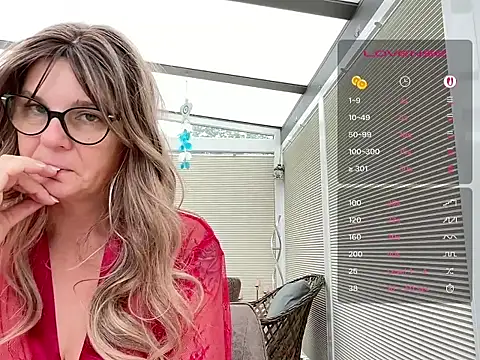 Snapshot of DirtyMarie80 chatting on June 18, 5:30 am DirtyMarie80 online show from June 18, 5:30 am