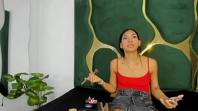 Snapshot of Mila_petiteasm chatting on July 15, 12:43 pm Mila petiteasm online show from July 15, 12:43 pm