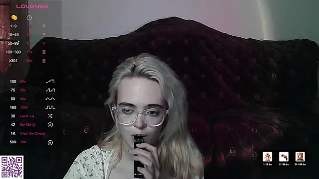 Oxcy Secret online show from July 4, 8:59 pm