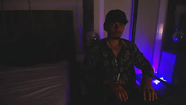 LucasThomson  online show from June 19, 4:28 am