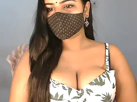 Snapshot of Curvy_Deepa chatting on June 24, 6:18 pm Curvy Deepa online show from June 24, 6:18 pm