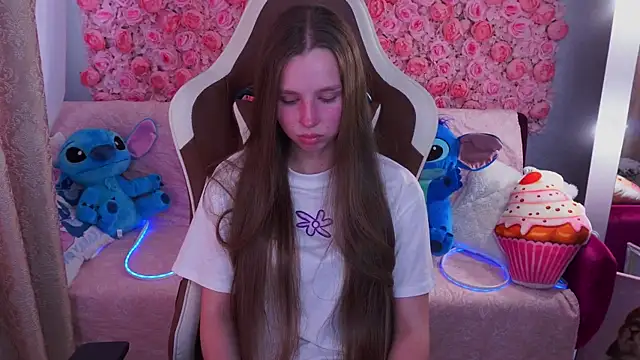 Snapshot of Sasha_Foxyyy chatting on June 3, 1:46 pm Sasha Foxyyy online show from June 3, 1:46 pm