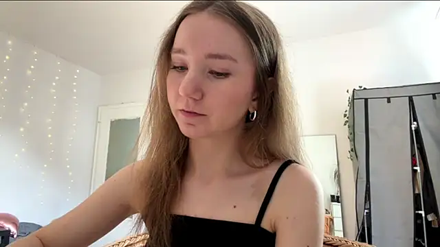 smalllisa online show from June 14, 4:09 pm