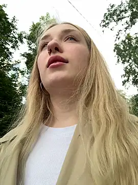 Snapshot of Polly_Pop chatting on June 26, 4:33 pm Polly Pop online show from June 26, 4:33 pm