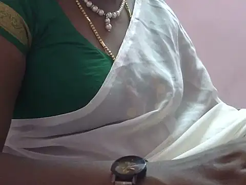 Snapshot of tamil-priyaaa chatting on July 15, 5:40 pm tamil-priyaaa online show from July 15, 5:40 pm