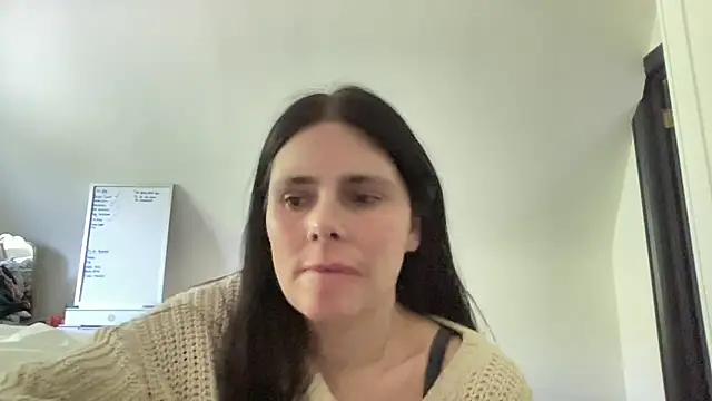 Snapshot of JadeLucy chatting on June 14, 9:55 am JadeLucy online show from June 14, 9:55 am