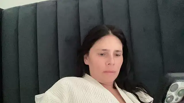 Snapshot of JadeLucy chatting on July 2, 7:58 am JadeLucy online show from July 2, 7:58 am