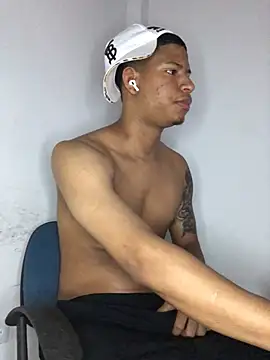 Snapshot of J_erick chatting on July 17, 2:56 pm J erick online show from July 17, 2:56 pm