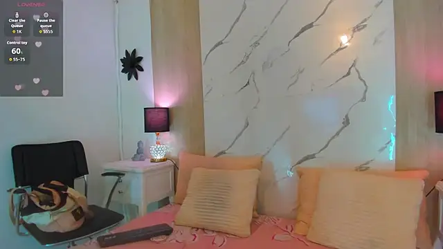 Snapshot of DanniValencia chatting on June 19, 1:26 pm DanniValencia online show from June 19, 1:26 pm