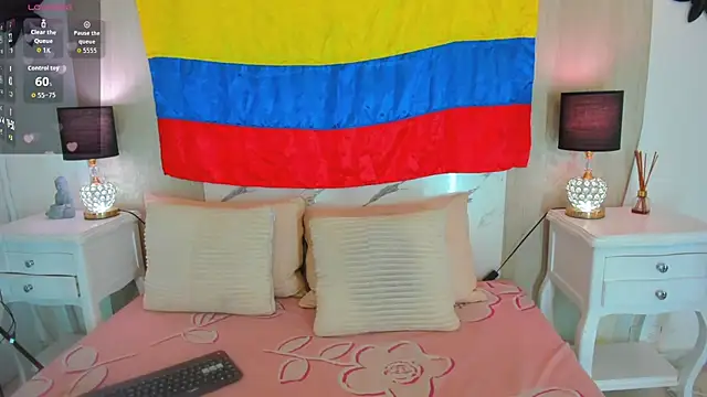 Snapshot of DanniValencia chatting on July 4, 8:15 pm DanniValencia online show from July 4, 8:15 pm