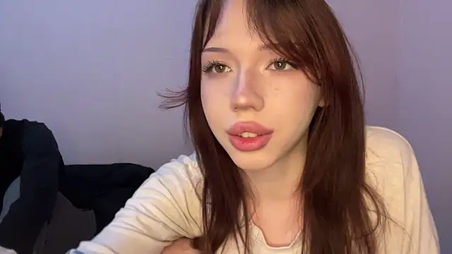 Snapshot of moonlure chatting on August 3, 9:29 pm moonlure online show from August 3, 9:29 pm