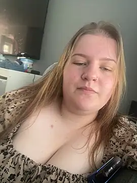 Snapshot of Curvy_Vanilla chatting on June 23, 12:47 pm Curvy Vanilla online show from June 23, 12:47 pm