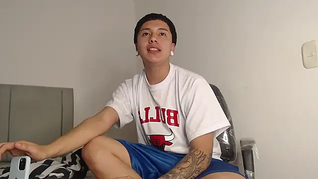 Owenn  blueee online show from July 11, 7:00 am