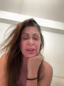 Evelyn Anya online show from June 9, 9:26 pm