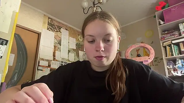 Snapshot of Aileyn chatting on July 14, 8:08 am Aileyn online show from July 14, 8:08 am