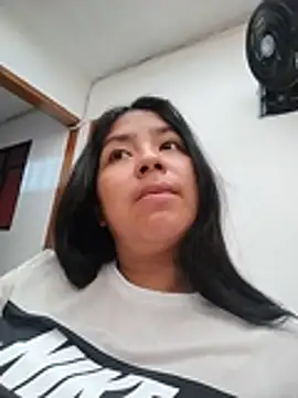 Snapshot of Amber_Herrera chatting on June 22, 12:35 pm Amber Herrera online show from June 22, 12:35 pm