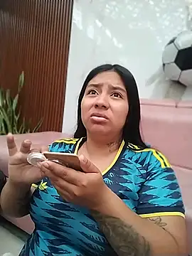 Snapshot of Amber_Herrera chatting on June 29, 12:27 pm Amber Herrera online show from June 29, 12:27 pm