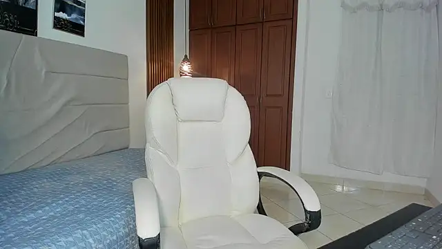 Snapshot of lia_monroe1 chatting on July 29, 8:07 pm lia monroe1 online show from July 29, 8:07 pm