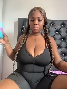 Snapshot of Zaarahott chatting on July 10, 6:43 pm Zaarahott online show from July 10, 6:43 pm