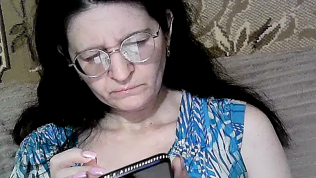 Snapshot of Dear_Annet chatting on June 15, 10:12 pm Dear Annet online show from June 15, 10:12 pm