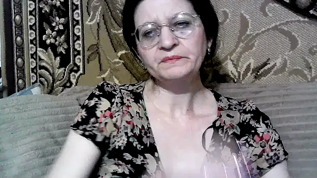 Snapshot of Dear_Annet chatting on June 17, 6:31 pm Dear Annet online show from June 17, 6:31 pm