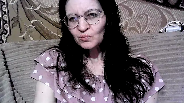 Snapshot of Dear_Annet chatting on June 26, 10:47 pm Dear Annet online show from June 26, 10:47 pm