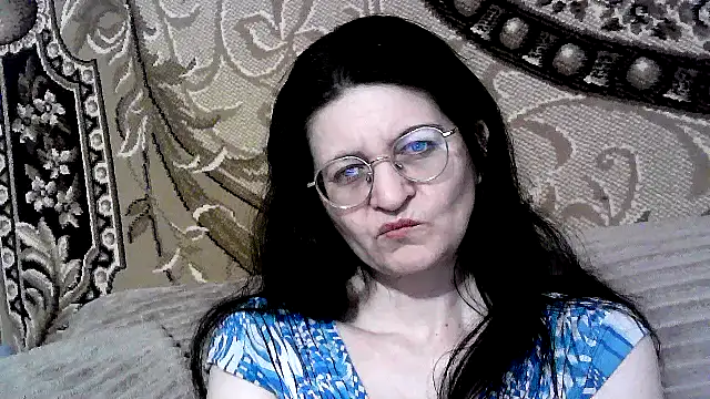 Snapshot of Dear_Annet chatting on July 8, 8:13 pm Dear Annet online show from July 8, 8:13 pm