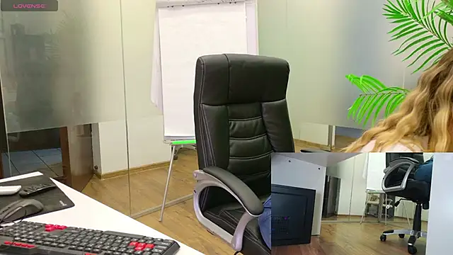 Snapshot of BabesGoWild chatting on January 21, 9:04 pm BabesGoWild online show from January 21, 9:04 pm