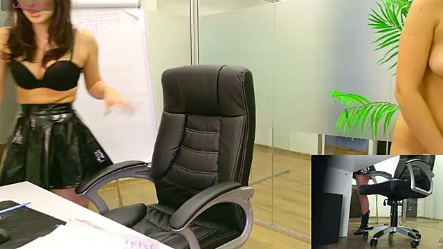 Snapshot of BabesGoWild chatting on February 10, 11:55 pm BabesGoWild online show from February 10, 11:55 pm