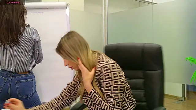 Snapshot of BabesGoWild chatting on February 19, 5:16 am BabesGoWild online show from February 19, 5:16 am