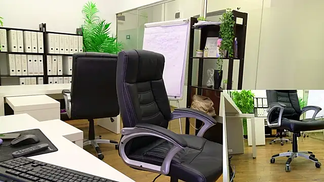 Snapshot of BabesGoWild chatting on October 1, 4:51 am BabesGoWild online show from October 1, 4:51 am