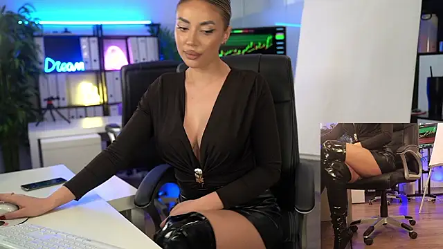 BabesGoWild online show from March 20, 5:56 am