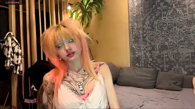 JoanneMcauly online show from June 15, 9:50 pm