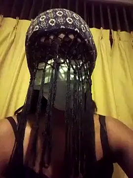 Snapshot of queen_shelly chatting on June 11, 6:50 pm queen shelly online show from June 11, 6:50 pm