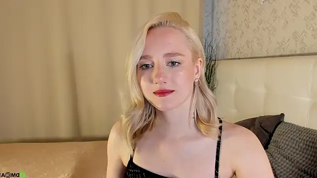 Chloe-Deccer online show from June 26, 1:21 am