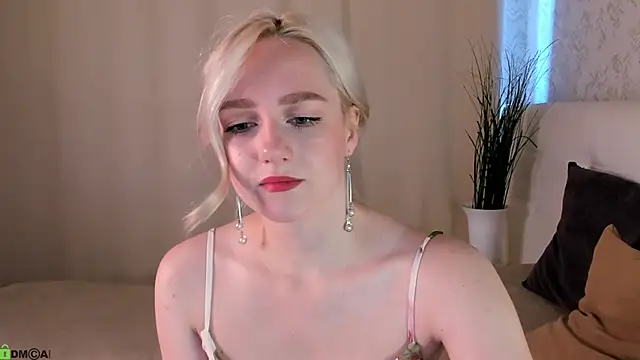Chloe-Deccer online show from June 29, 1:12 am