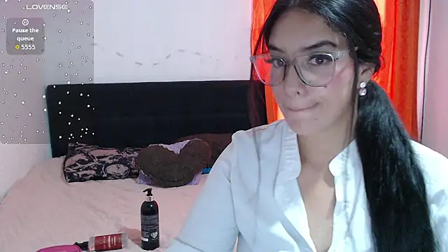 Snapshot of emma_grace11 chatting on June 6, 6:23 pm emma grace11 online show from June 6, 6:23 pm