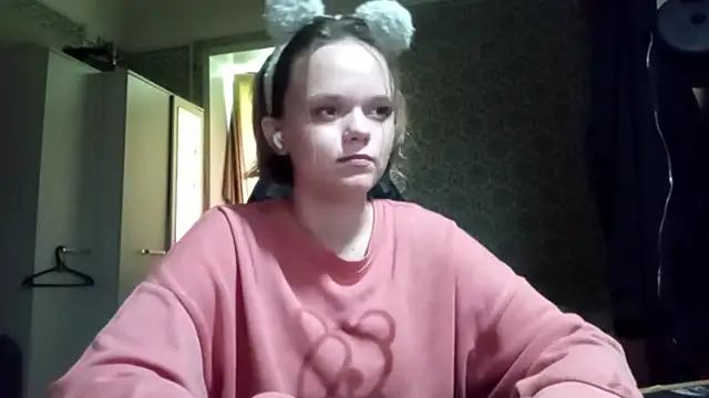FlirtingAdele 1 online show from June 13, 7:17 am