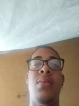Snapshot of Enzo_Manul chatting on July 17, 12:45 pm Enzo Manul online show from July 17, 12:45 pm