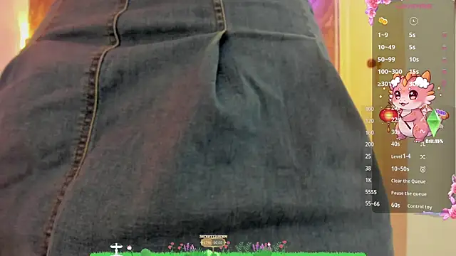 Snapshot of Alicee_tylor chatting on June 23, 11:08 am Alicee tylor online show from June 23, 11:08 am