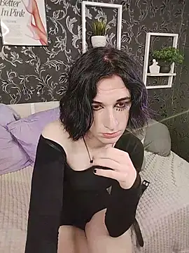 MickeQuinee online show from June 7, 10:41 am