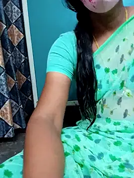 Snapshot of honey-telugu33 chatting on July 1, 4:25 am honey-telugu33 online show from July 1, 4:25 am