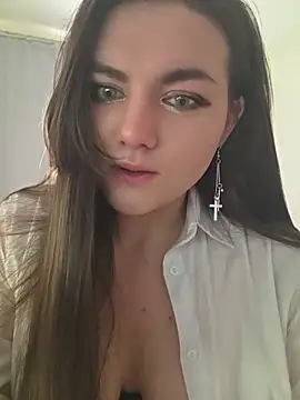 XenaBevy online show from July 16, 3:51 pm