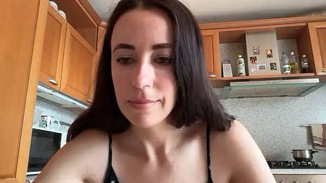 Flamingo Queen online show from July 4, 5:35 am