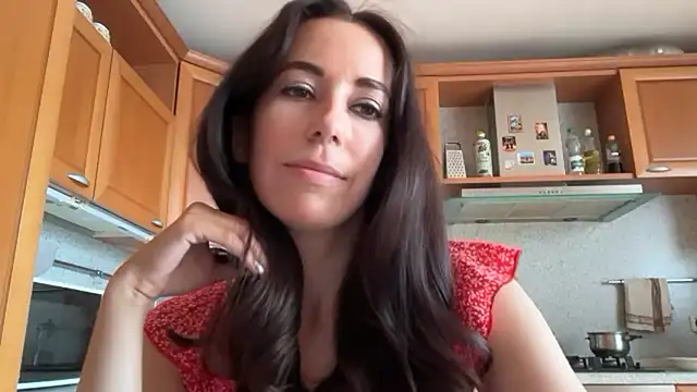 Flamingo Queen online show from July 6, 5:59 am