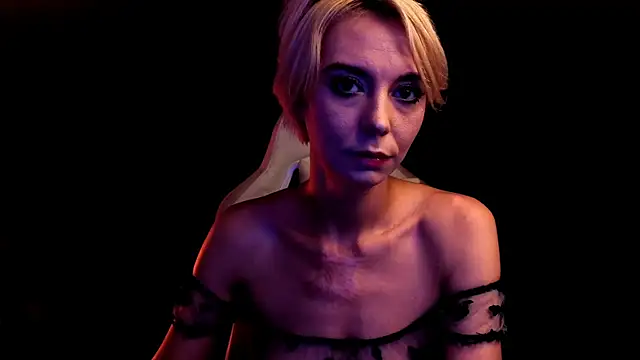 Snapshot of Blondice_ann chatting on July 27, 7:21 pm Blondice ann online show from July 27, 7:21 pm