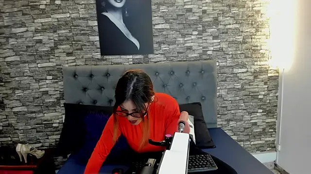 AngeliqueGirard online show from July 5, 9:11 pm