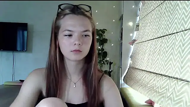 AvrilGillig online show from July 13, 9:23 am