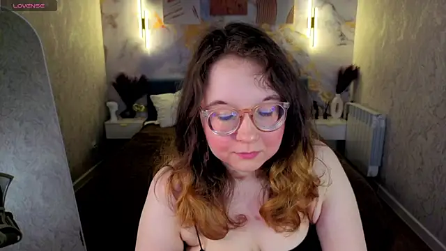 Snapshot of Aleks-casterrr chatting on June 10, 5:23 pm Aleks-casterrr online show from June 10, 5:23 pm